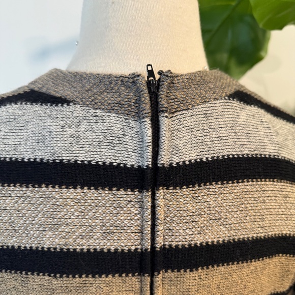 Helga | Vintage Sweater Striped Lined Midi Dress - Picture 8 of 9